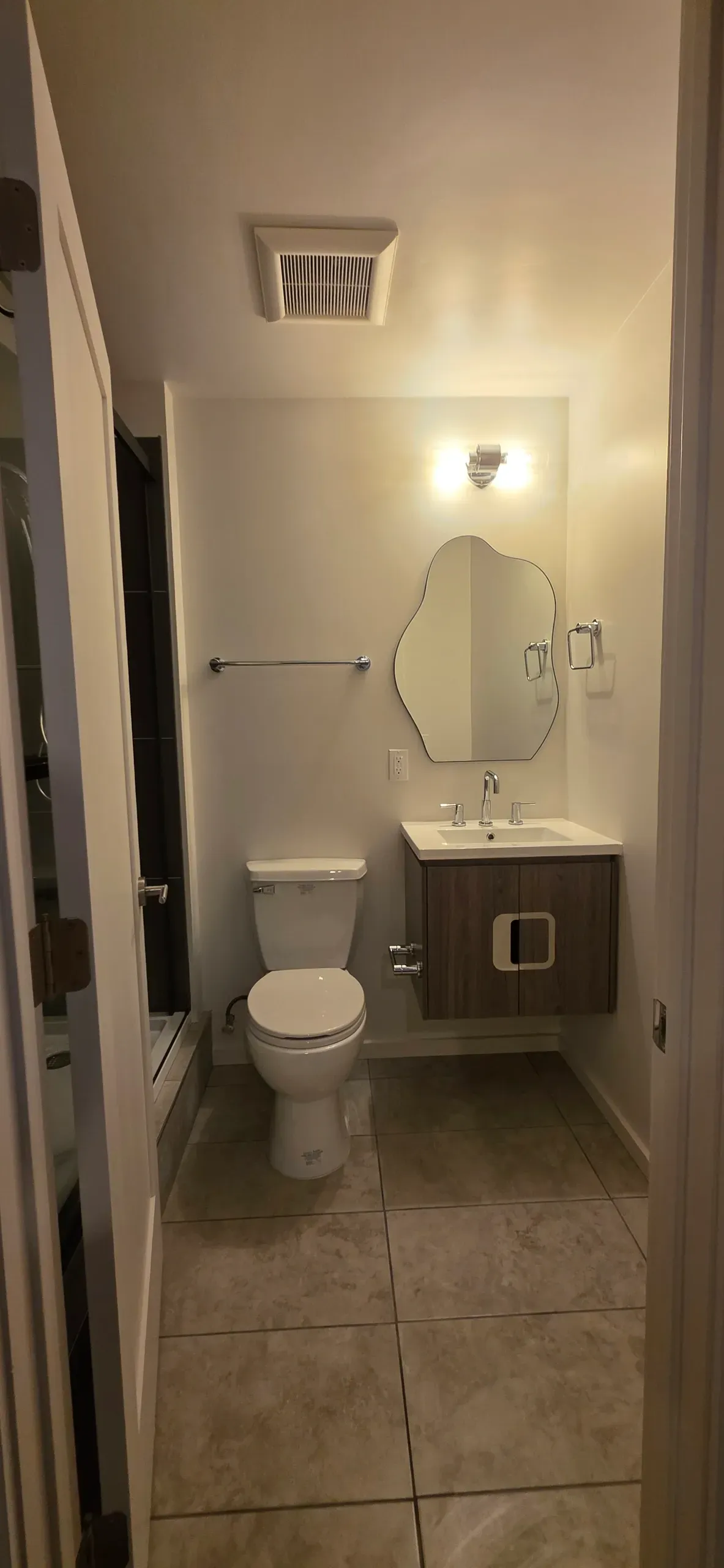 Bathroom before remodeling